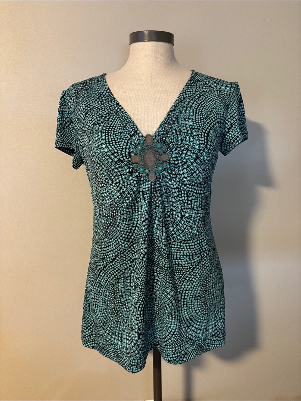 Apt. 9 Teal Mosaic V-Neck Short Sleeve Top with Center Embellishment